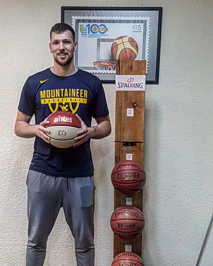 Uriel Trocki, en las instalaciones de la Federación Uruguaya de Basketball (Foto: FFUB)