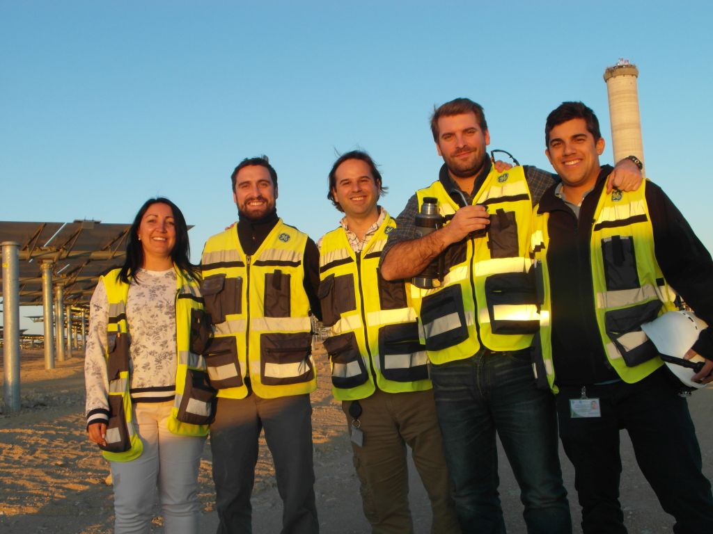 El primer equipo de uruguayos en Ashelim. De izq a derecha: Noelia Maciera, Gonzalo Casas, Jacinto Durán, Martín Chalar y Nicolás Rocha