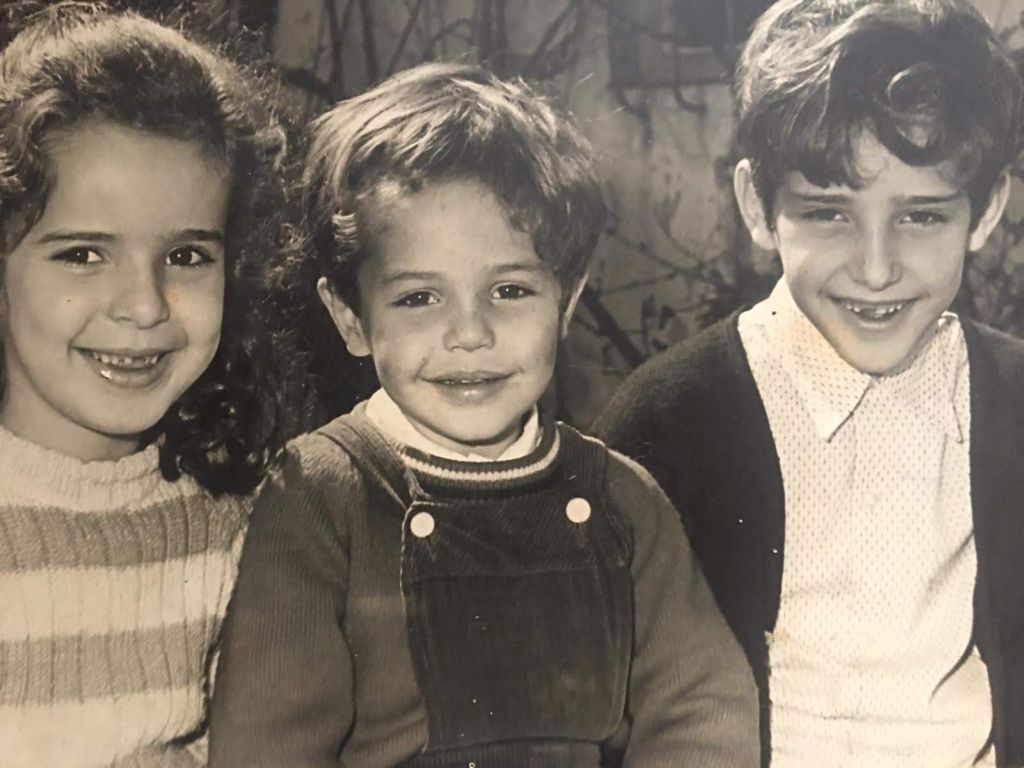 Daniel con sus hermanos mayores Jorge y Paula. Diego aún no había nacido. Daniel con sus hermanos mayores Jorge y Paula. Diego aún no había nacido.