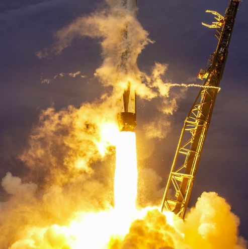 El lanzamiento, en una imagen difundida por SpaceX en su cuenta de Twitter El lanzamiento, en una imagen difundida por SpaceX en su cuenta de Twitter