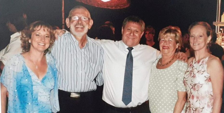 Raquel Laschover de Wiener (z"l), su primo Arie (z"l) y su esposa Eva, Harold Wiener y Jenny, hermana de Raquel. La alegría de compartir en familia, en el casamiento de uno de los hijos de los Wiener