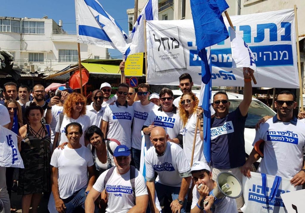 En campaña, en el mercado de Tel Aviv Shuk HaCarmel En campaña, en el mercado de Tel Aviv Shuk HaCarmel