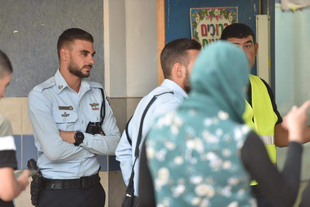 Yendo a votar, en todo el país. También en las localidades árabes. La presencia policial se hizo sentir en todo Israel, para garantizar que no haya fraude ni intento de alterar la jornada electoral. (Foto: Policía de Israel)