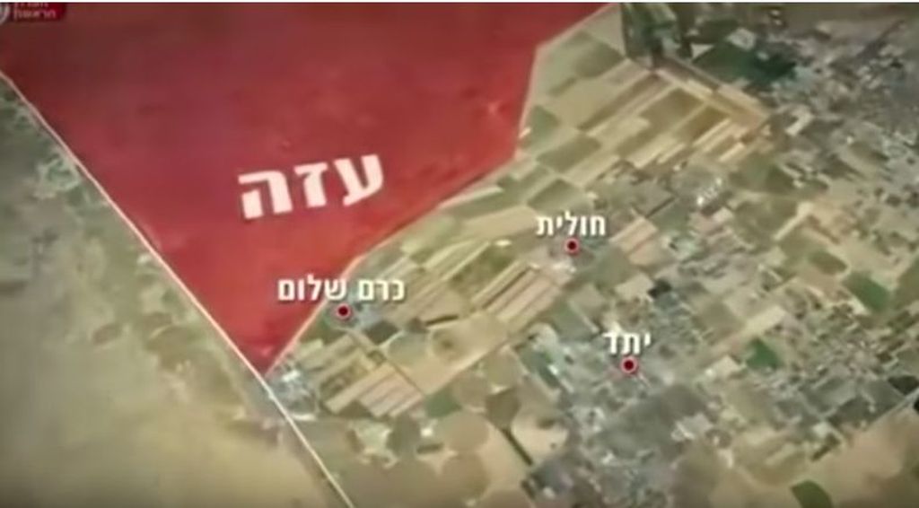 La ubicación de Kerem Shalom en el mapa, casi en el punto más sureño junto a la Franja de Gaza, que aparece aquí en rojo. La ubicación de Kerem Shalom en el mapa, casi en el punto más sureño junto a la Franja de Gaza, que aparece aquí en rojo.