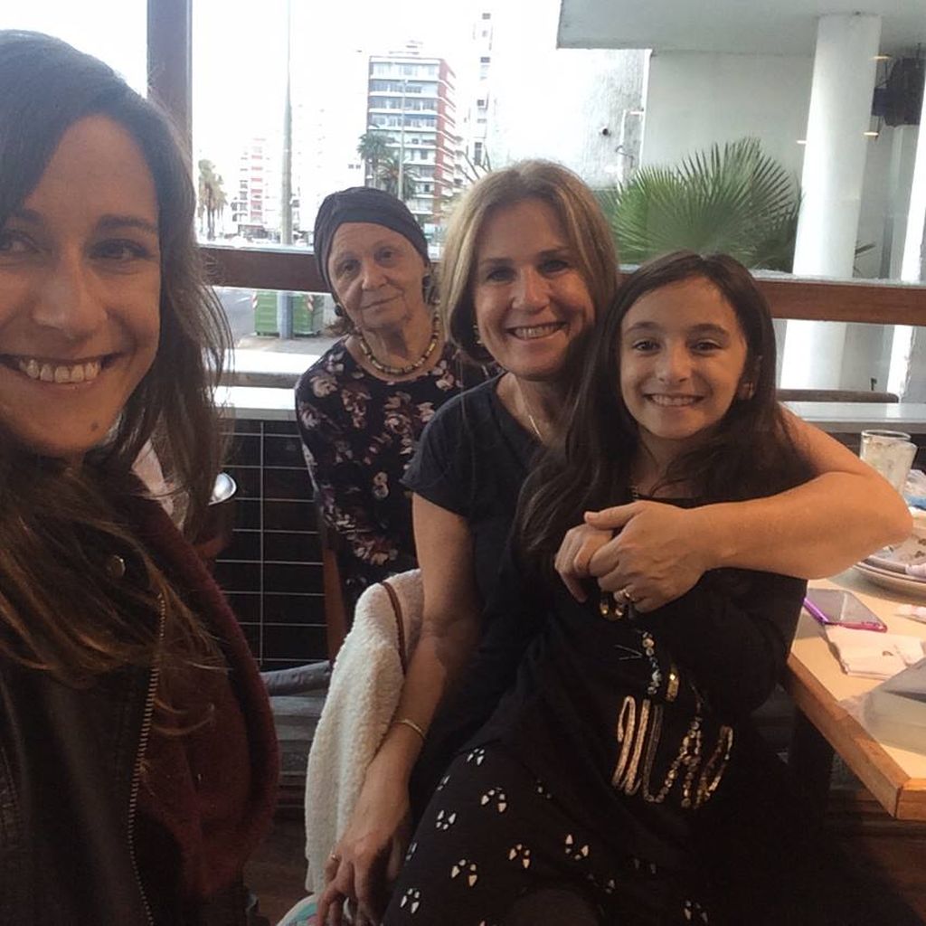 Ivetta Konforti con su hija Dinah Spitalnik, su nieta Majo y su bisnieta Luana Ivetta Konforti con su hija Dinah Spitalnik, su nieta Majo y su bisnieta Luana