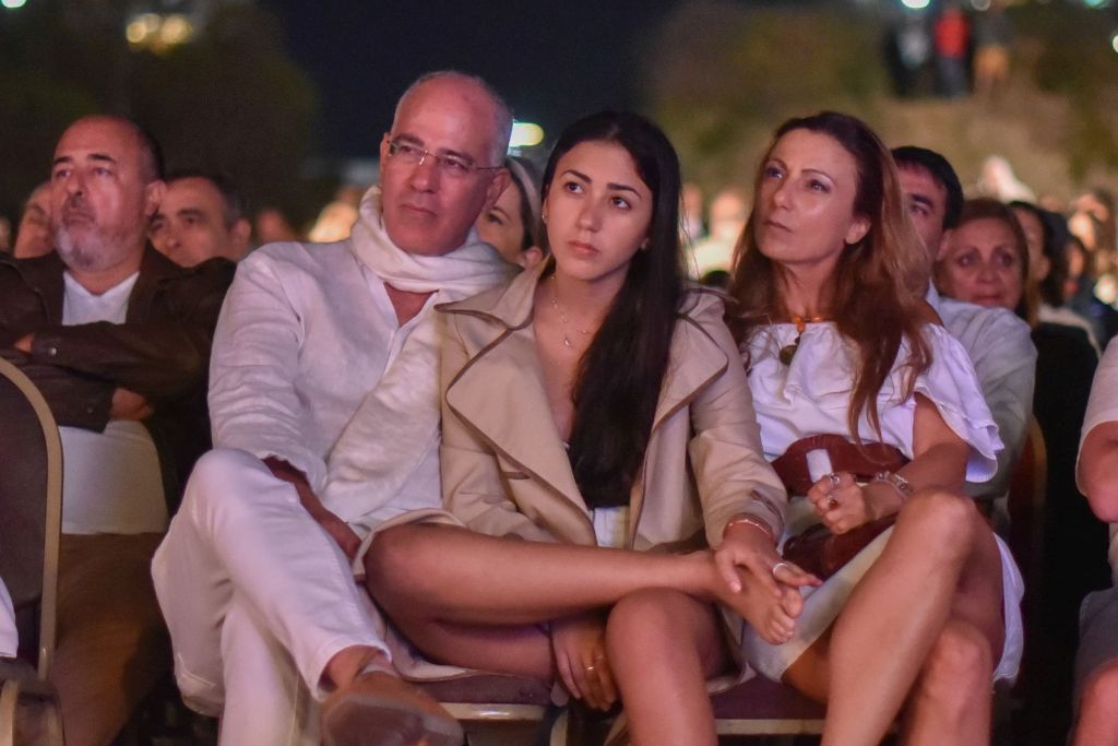 El Embajador de Israel Yoeg Magen, su esposa Adi y su hija Arad El Embajador de Israel Yoeg Magen, su esposa Adi y su hija Arad