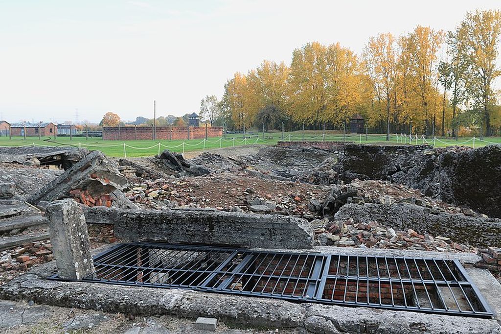 Restos de un crematorio destruido por los nazis antes de huir Restos de un crematorio destruido por los nazis antes de huir