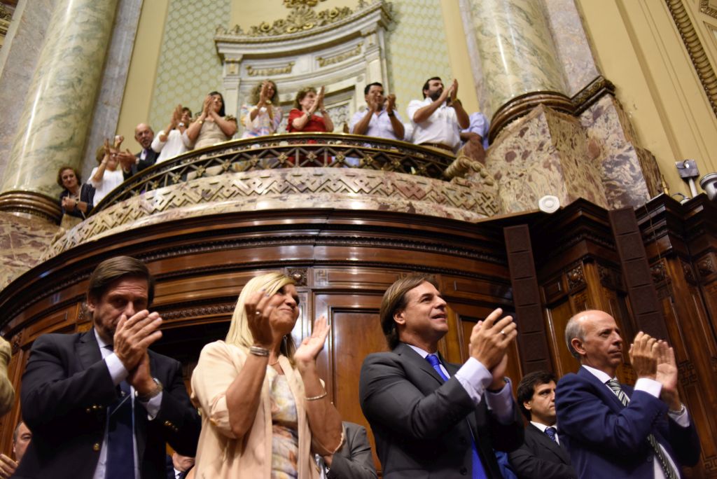 Al asumir hace una semana la nueva legislatura. García junto al Presidente electo Luis Lcalle Pou y a la vicepresidenta electa Beatriz Argimon Al asumir hace una semana la nueva legislatura. García junto al Presidente electo Luis Lcalle Pou y a la vicepresidenta electa Beatriz Argimon