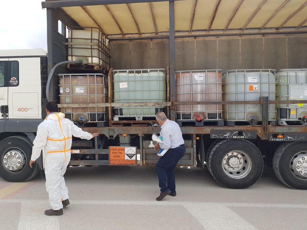 Materiales desinfectantes fueron transferidos la semana pasada a los palestinos Materiales desinfectantes fueron transferidos la semana pasada a los palestinos