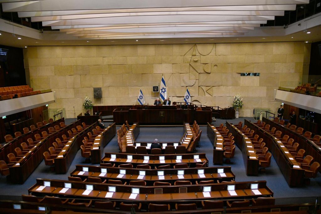 Sólo Netanyahu y Gantz en la sala, frente a Rivlin y Edelstein (Foto: GPO) Sólo Netanyahu y Gantz en la sala, frente a Rivlin y Edelstein (Foto: GPO)