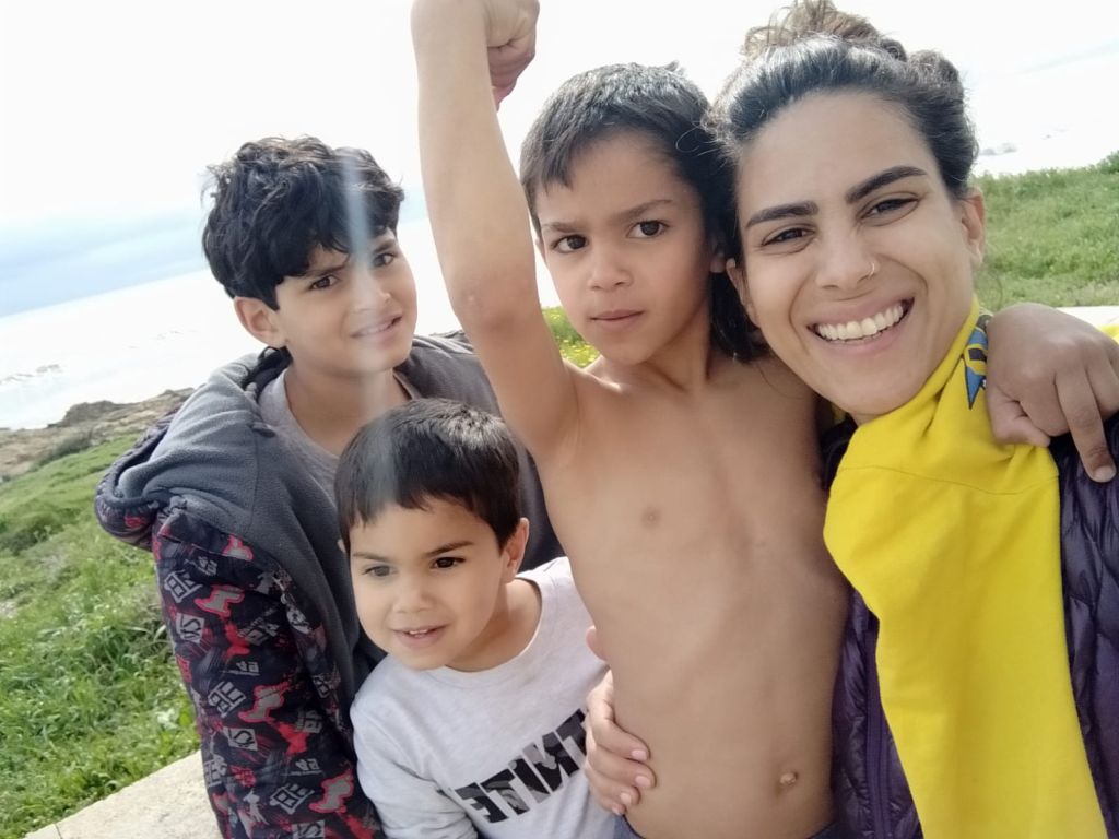 Hadil y sus tres hijos Hadil y sus tres hijos
