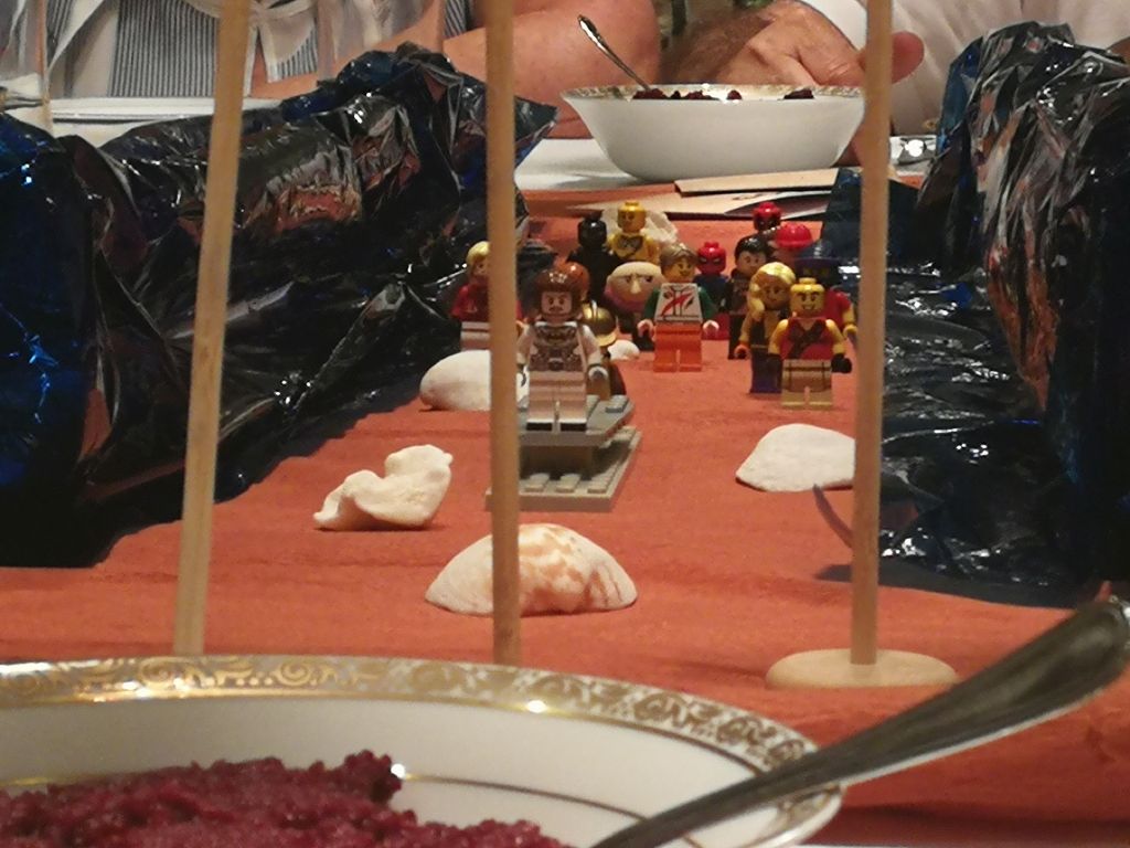 reconstruyendo la salida de Egipto en la mesa del Seder en Asunción reconstruyendo la salida de Egipto en la mesa del Seder en Asunción