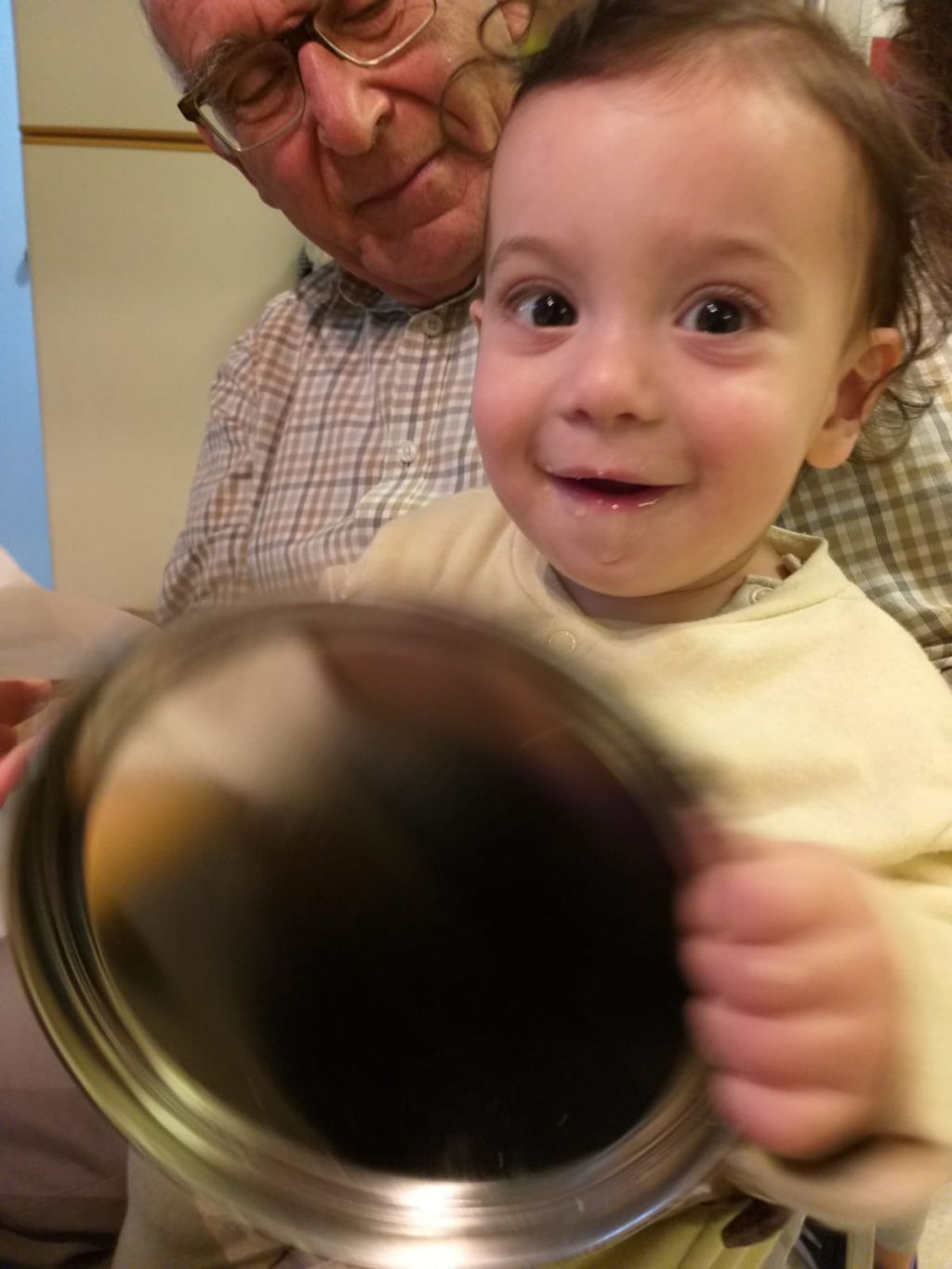 Yair y su nieto menor Nadav Yair y su nieto menor Nadav