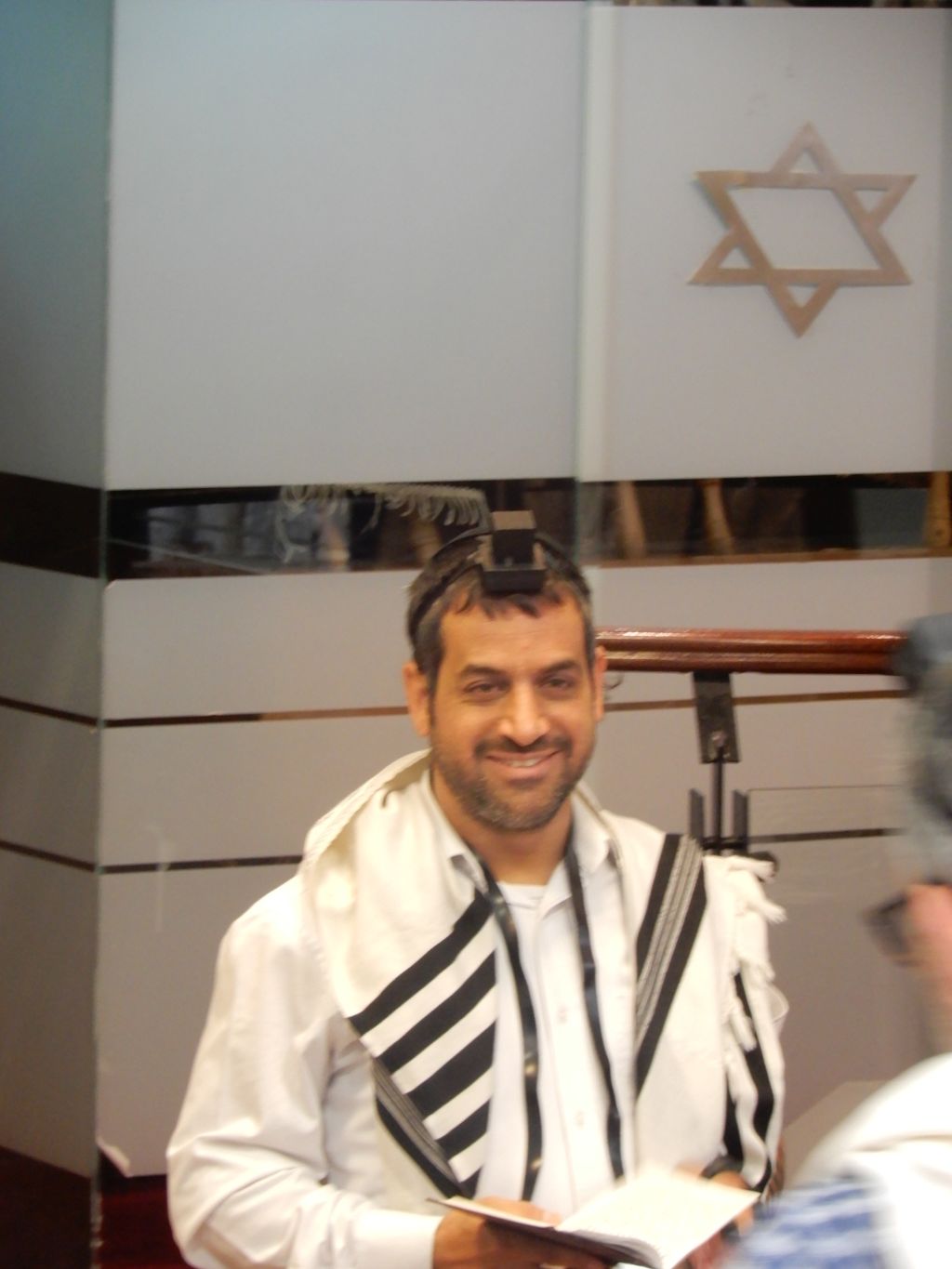 Rav Oved Avrej de Yavne en la sinagoga de la escuela Rav Oved Avrej de Yavne en la sinagoga de la escuela