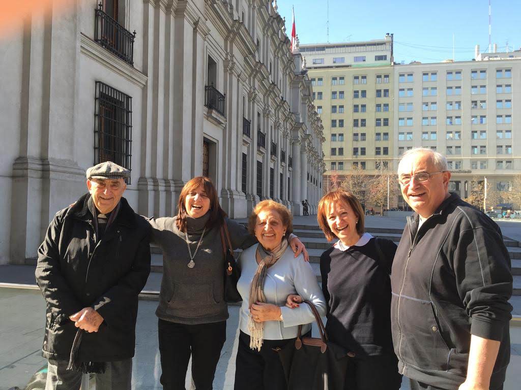 Ernesto y Raquel Lissmann con sus tres hijos Benjamin, Ethel y Yudith Ernesto y Raquel Lissmann con sus tres hijos Benjamin, Ethel y Yudith