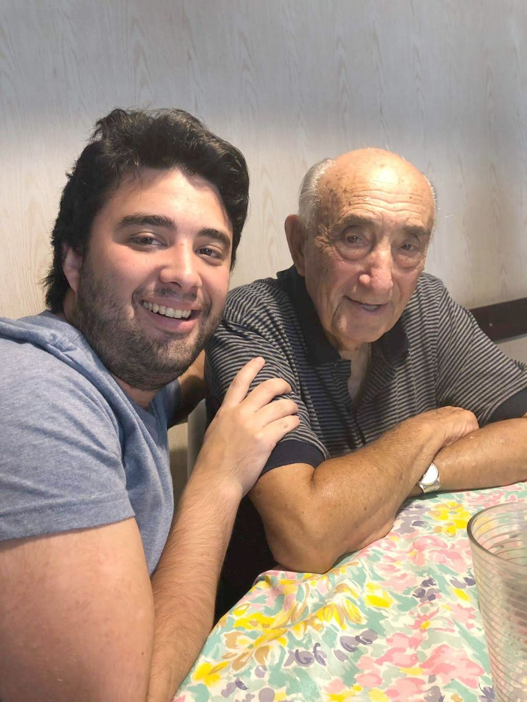 Ernesto con su nieto Martín Ernesto con su nieto Martín