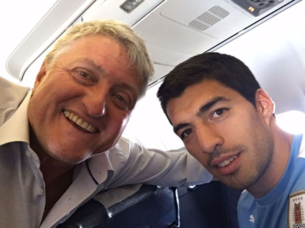 Con Suárez en un viaje acompañando a la Celeste Con Suárez en un viaje acompañando a la Celeste