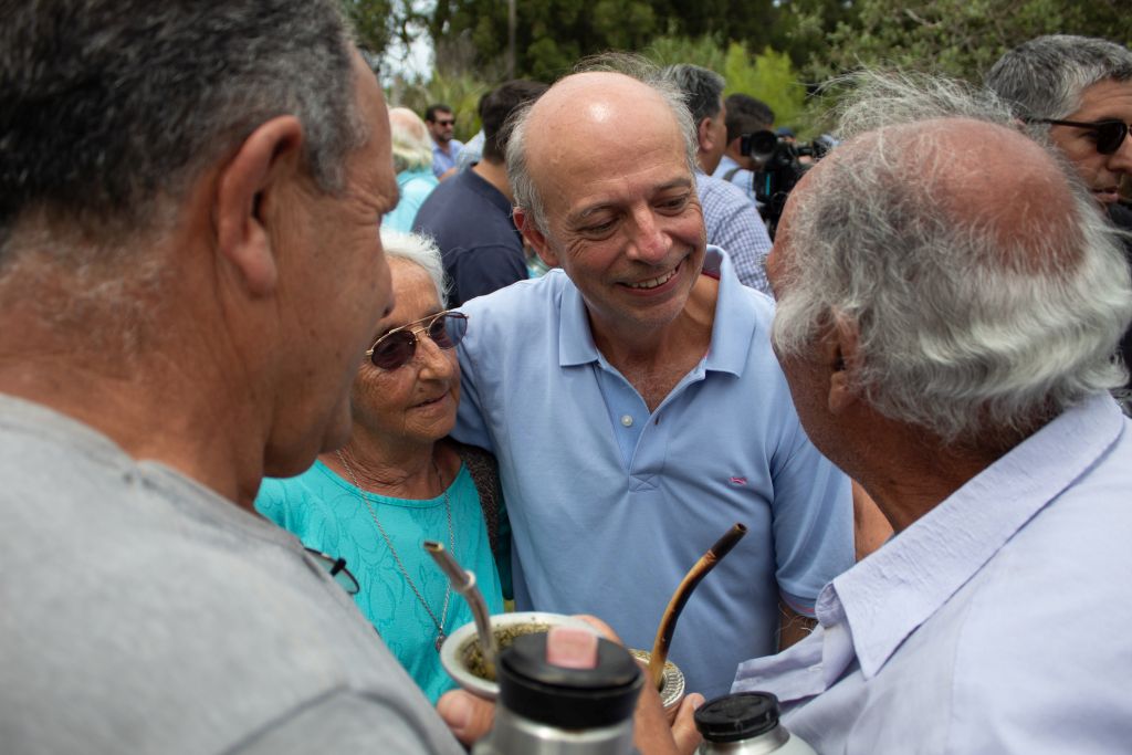 Javier  García. en campaña electoral
