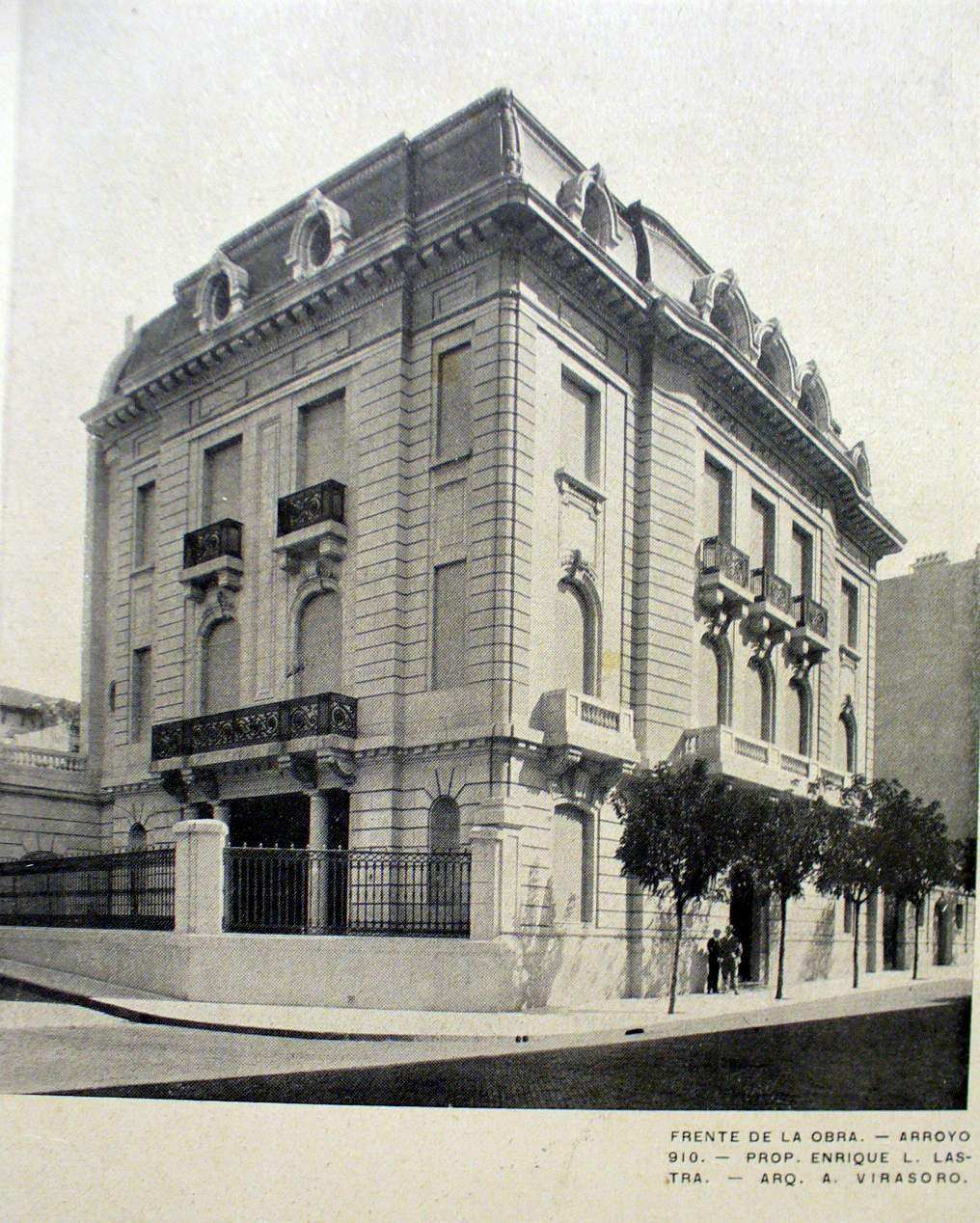 El edificio de la Embajada de Israel en la calle Arroyo, antes del atentado