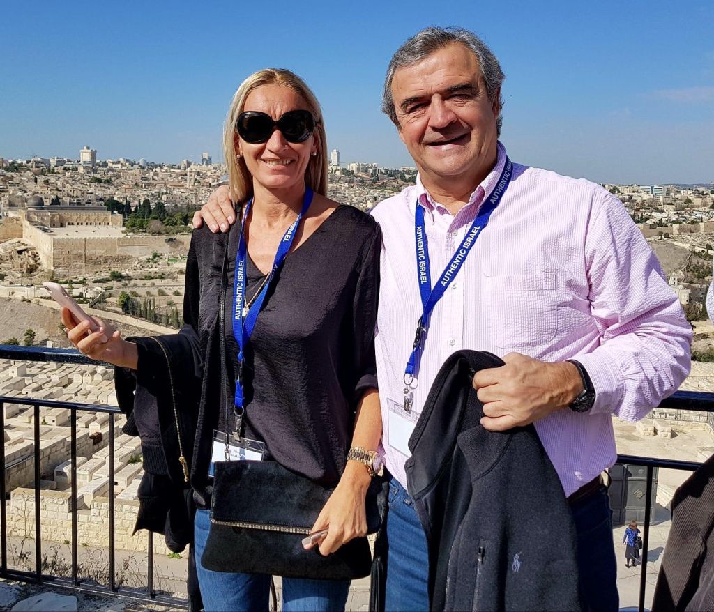 Larrañaga y su esposa Liliana, meses atrás, en Jerusalem