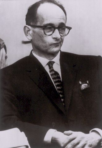 Adolf Eichmann en su juicio en Jerusalem, (Foto: GPO)