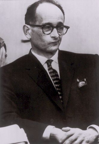 Adolf Eichmann en su juicio en Jerusalem, (Foto: GPO) Adolf Eichmann en su juicio en Jerusalem, (Foto: GPO)