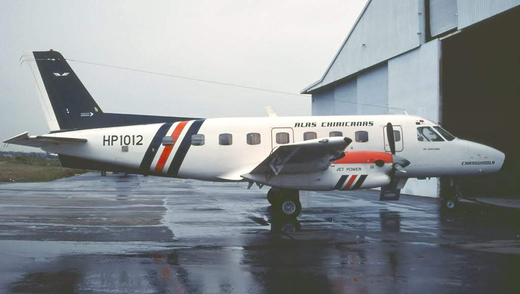 Un avión como éste fue el que estalló en el aire