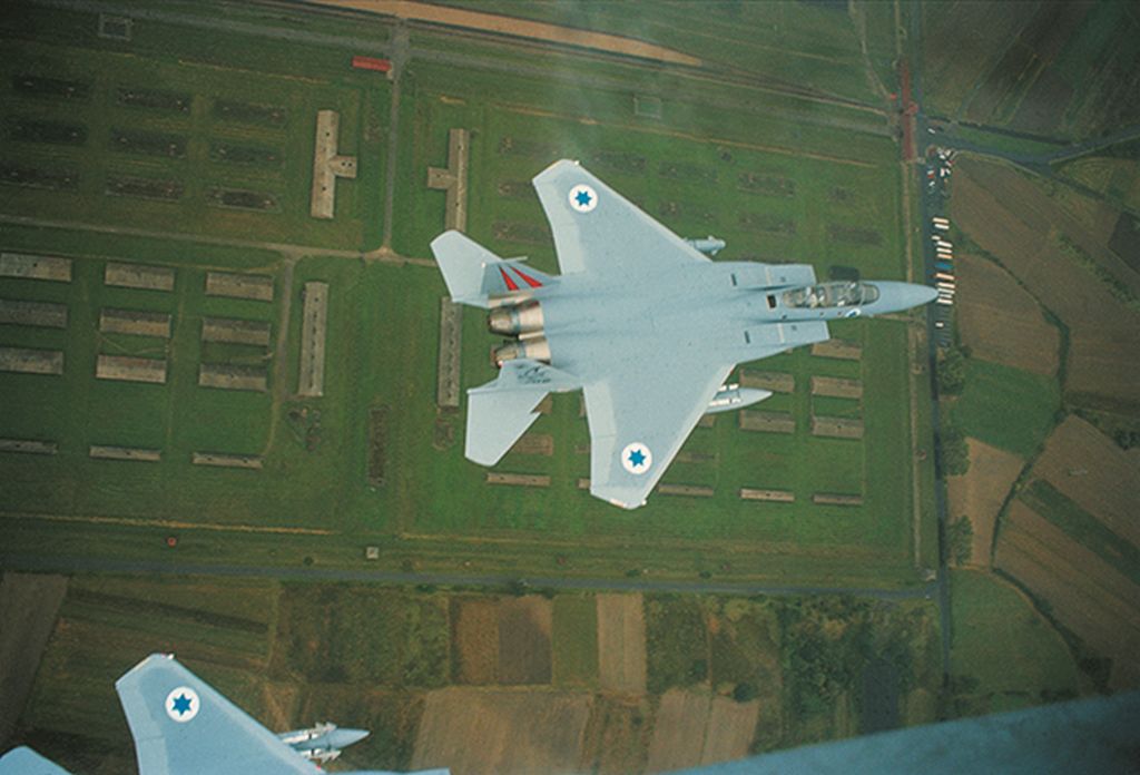 Aviones de la Fuerza Aérea de Israel, sobrevolando Auschwitz (Foto: Dover Tzahal)