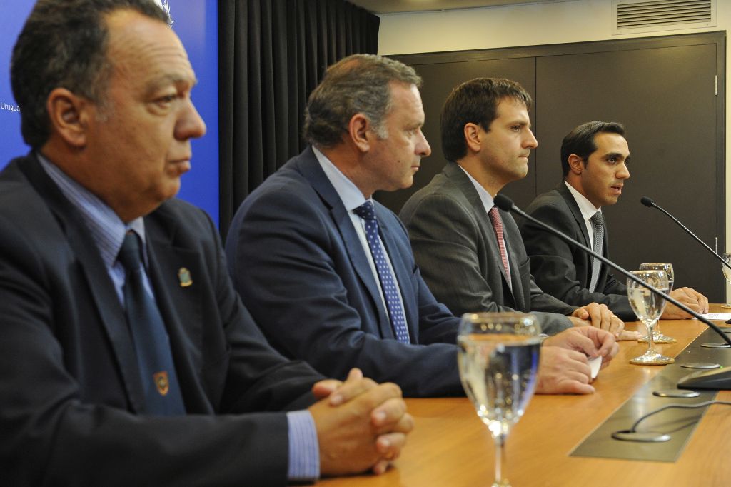 De izquierda a derecha: Sergio Rico, Secretario de Presidencia Álvaro Delgado, Director de -Comunicaciones Aparicio Ponce De León y Jel Subsecretario de Salud Pública José Luis Satdjian  (Foto: Presidencia)