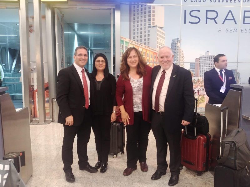 Embajador en Chile Eldad Hayett, su esposa Mijal y el ex Embajador en Uruguay Dori Goren actual cónsul en Brasil