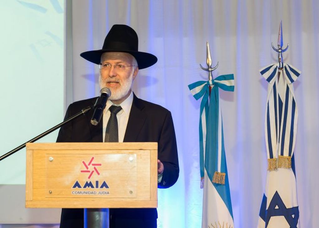 Gran Rabino Gabriel Davidovich hablando en acto de AMIA