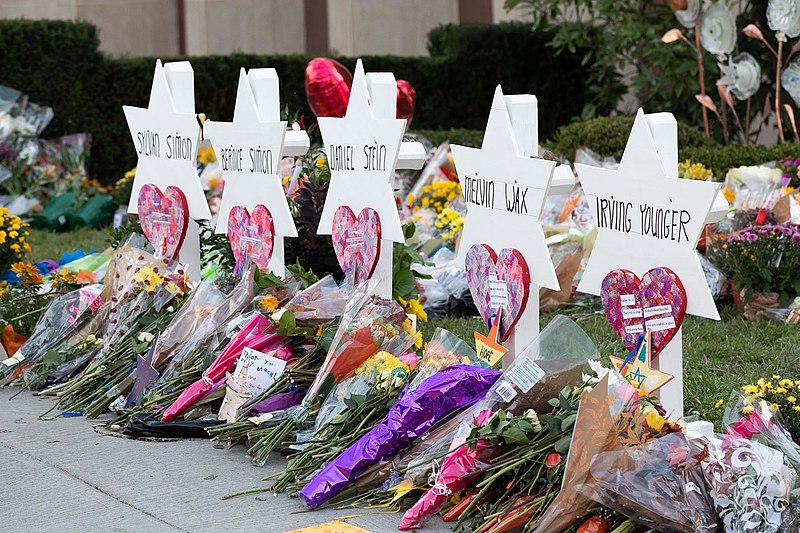 Algunas de las ofrendas florales en memoria de las víctimas del atentado a la sinagoga de Pittsburgh el 27.10.18