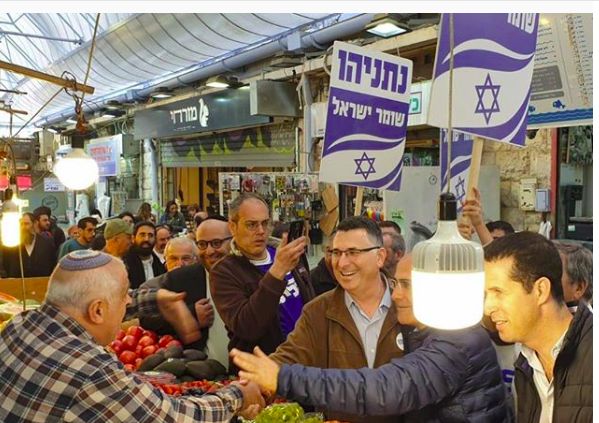 Gideon Sa´ar del partido Likud en la campaña electoral, en el mercado Majane Yehuda de Jerusalem Gideon Sa´ar del partido Likud en la campaña electoral, en el mercado Majane Yehuda de Jerusalem