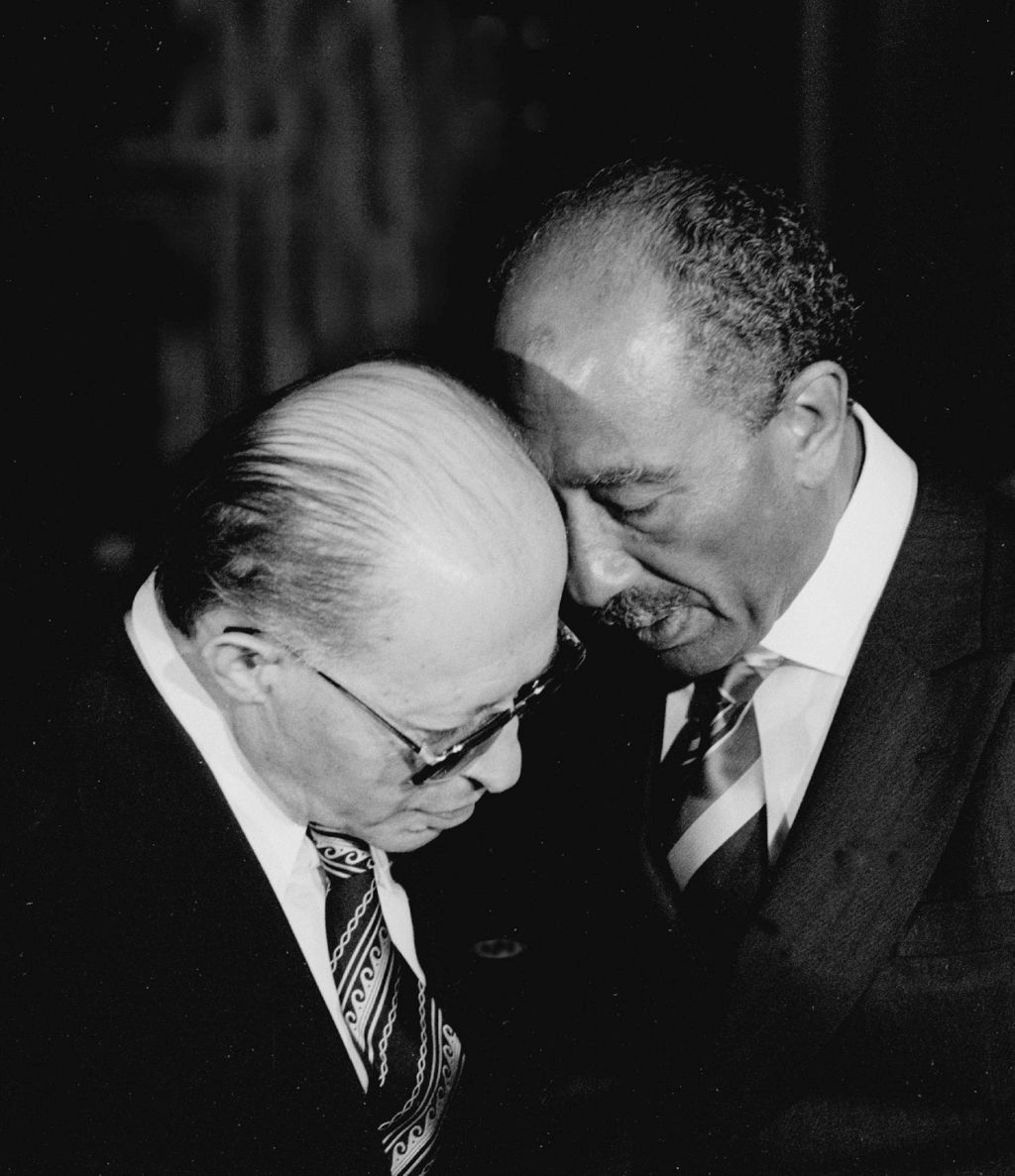 Begin y Sadat, en confianza, Foto. David Rubinger Begin y Sadat, en confianza, Foto. David Rubinger