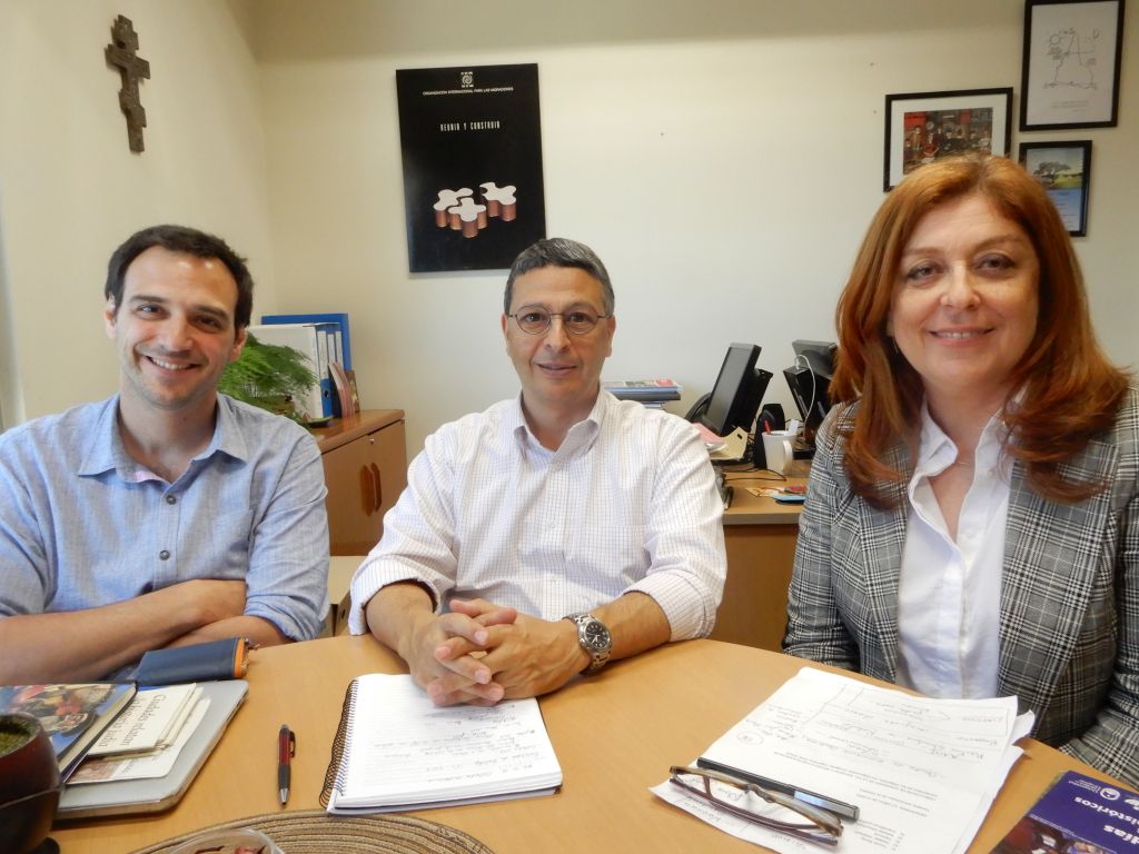 El Dr. Facundo Ponce de León, el Dr, Néstor Da Rosa y la Escr.Sylvia Goldstein El Dr. Facundo Ponce de León, el Dr, Néstor Da Rosa y la Escr.Sylvia Goldstein