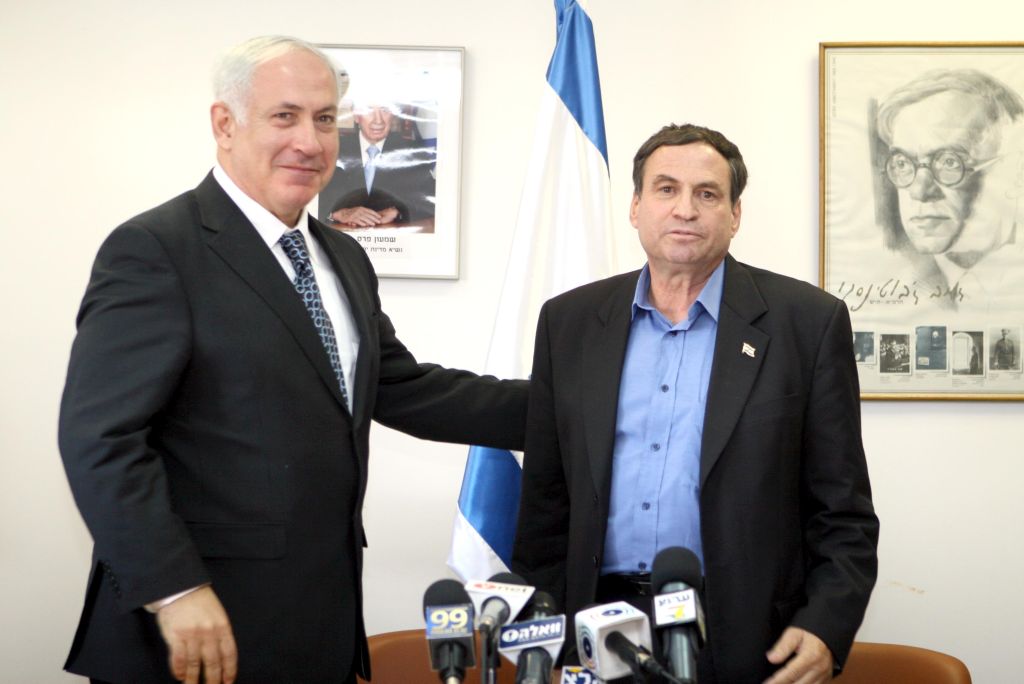 Uzi Dayan con Netanyahu Uzi Dayan con Netanyahu