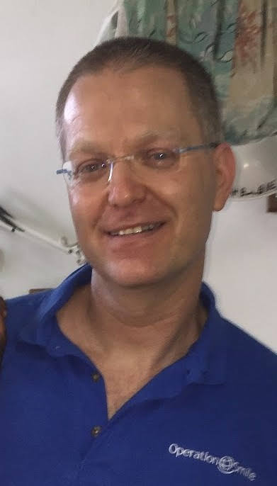 El Dr. Tsah Sharoni, destacado cirujano plástico del Centro Médico Rambam, en misión en India El Dr. Tsah Sharoni, destacado cirujano plástico del Centro Médico Rambam, en misión en India