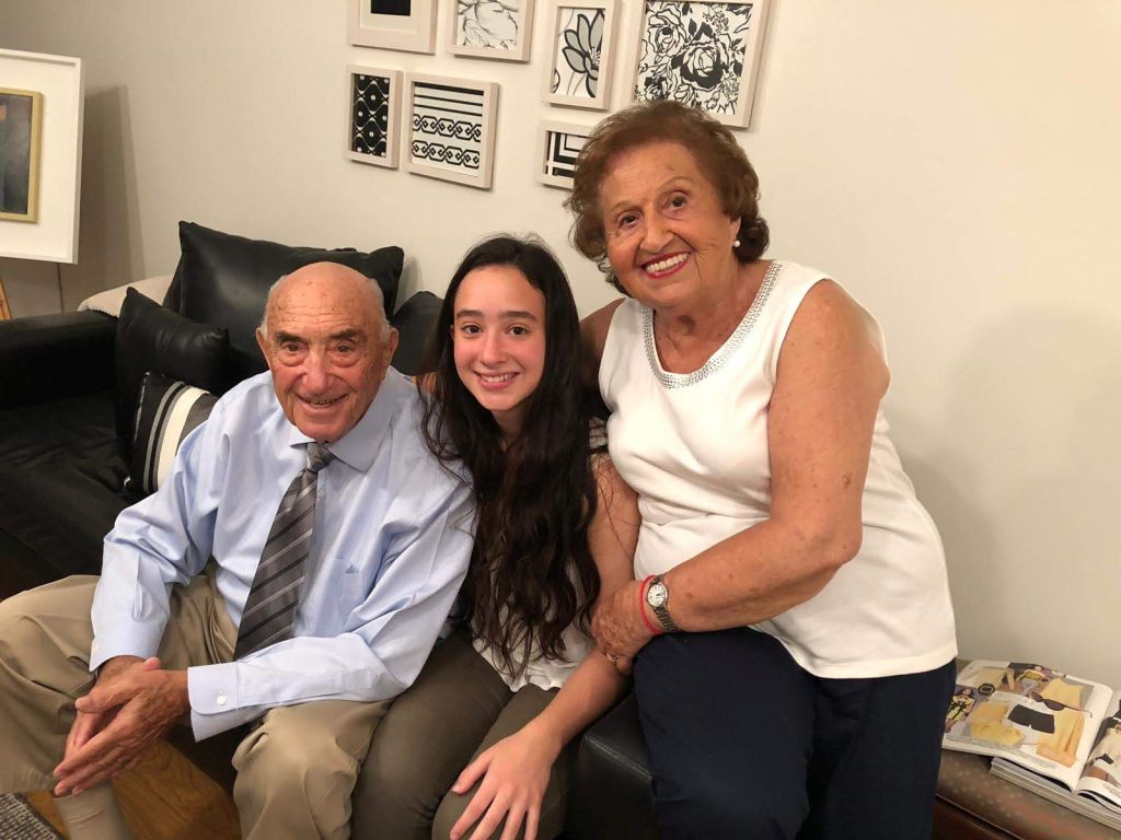 Ernesto y Raquel Lissmann con su nieta Sofía Rzeszytkowski