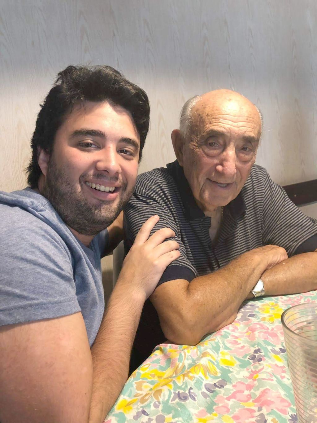 Ernesto con su nieto Martín