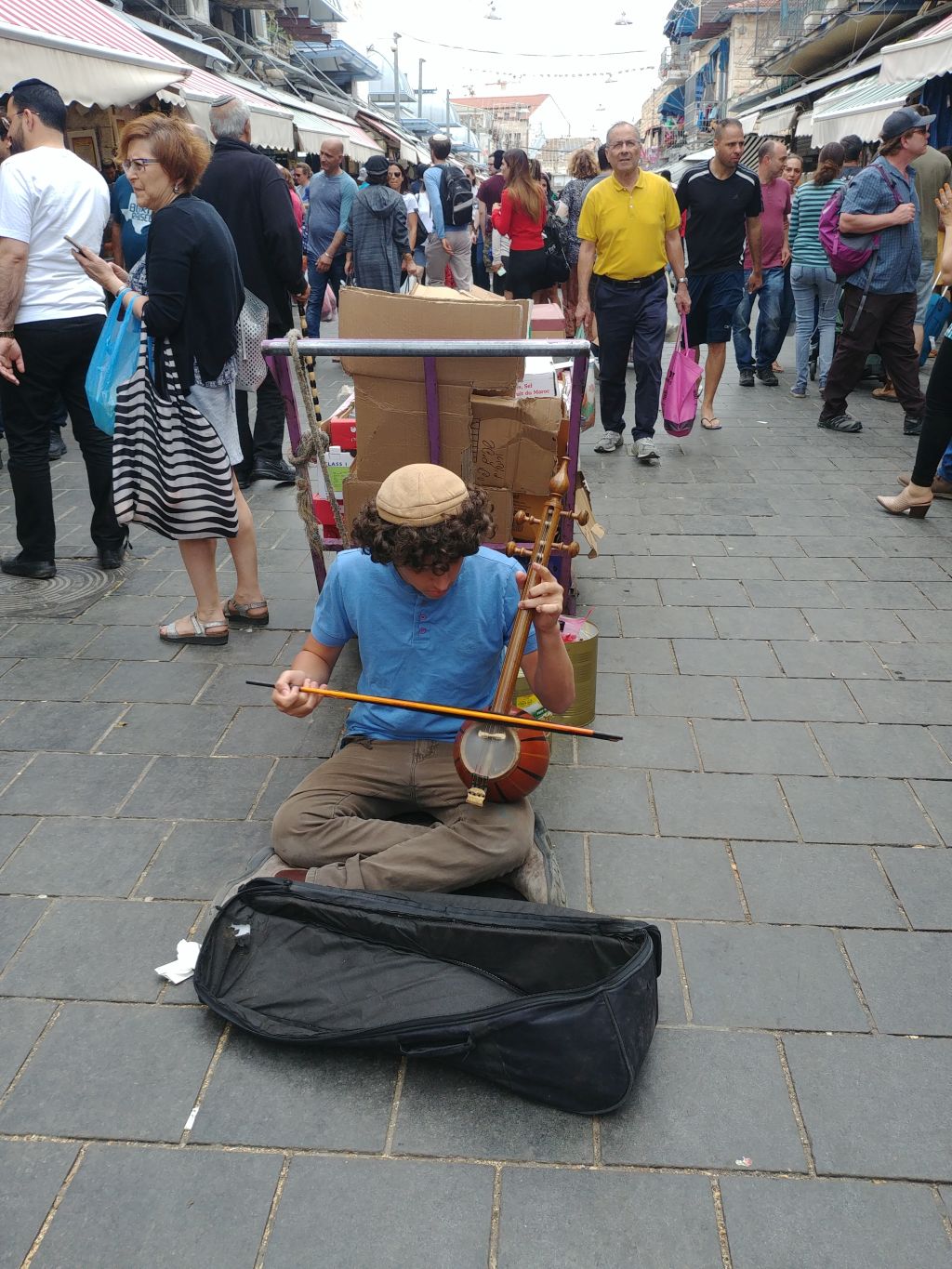 Cada uno con su música. Shuk Majane Yehuda.