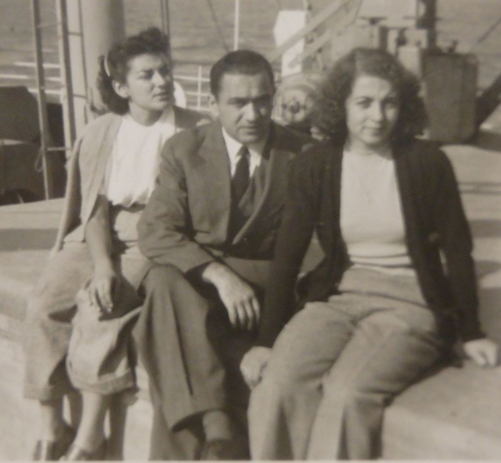 Dvora Epstein, Abraham Bergson y Lola Bar Sade Dvora Epstein, Abraham Bergson y Lola Bar Sade