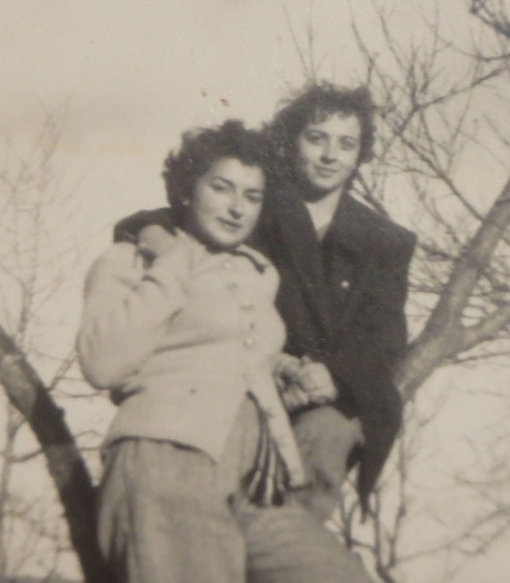 Lola y Dvora Epstein. Lola y Dvora Epstein.