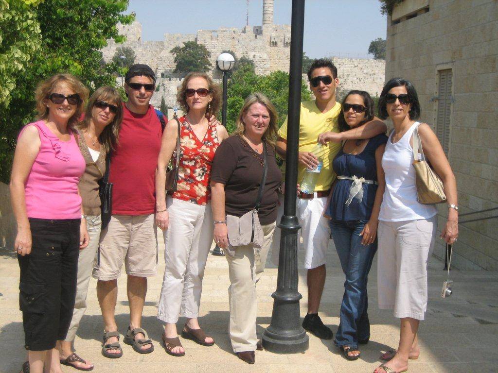 Con amigos queridos de Uruguay, en Jerusalem