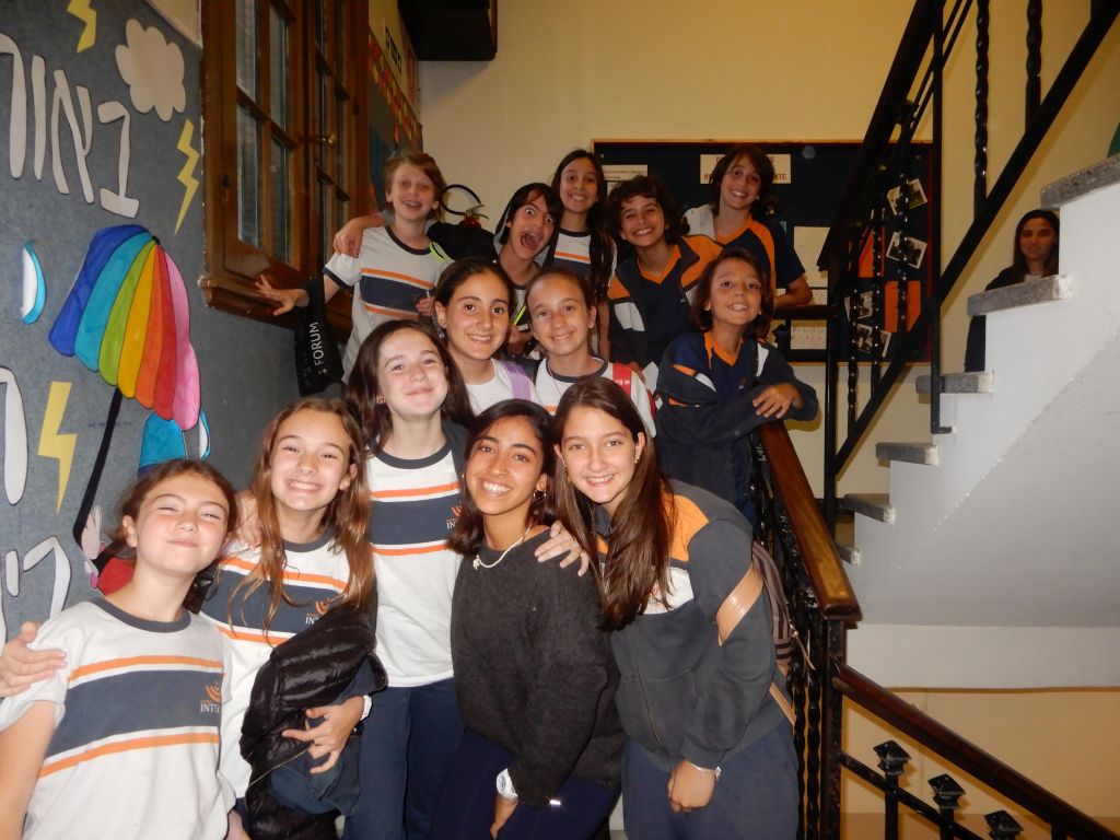 Adentro, con alumnas Adentro, con alumnas