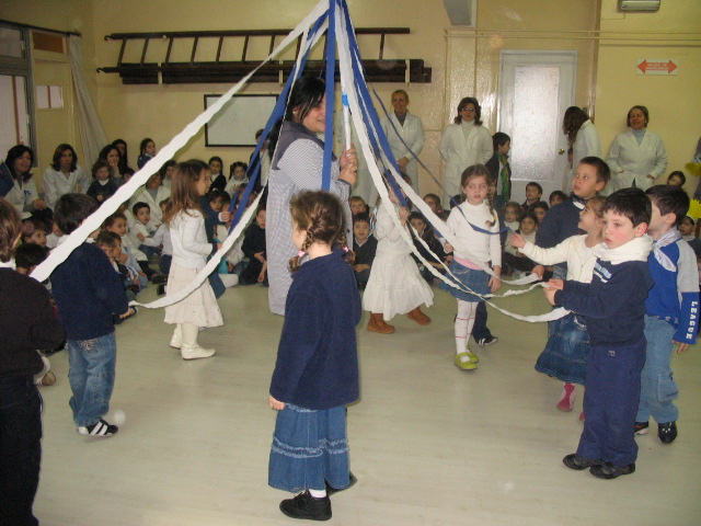 Años atrás, un acto patrio, en la Escuela Integral Hebreo Uruguaya de Montevideo