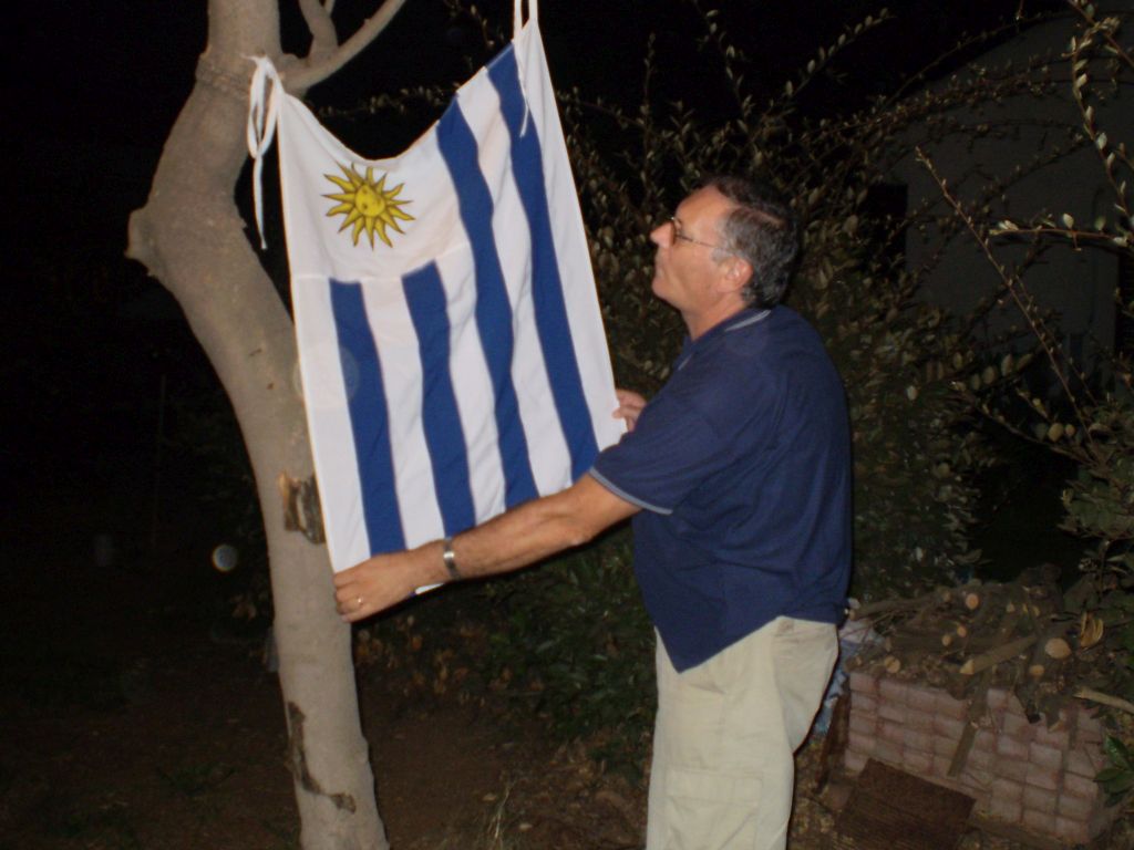 El uruguayo israelí Ruben Friedmann, años atrás, en la tradicional fiesta del 25 de agosto organizada por la barra de amigos del Hanoar Hatzioni en Israel