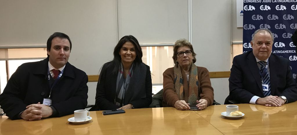 Los parlamentarios uruguayos en uno de los eventos recordatorios del atentado. De izquierda a derecha: Diputado Conrado Rodríguez (PC), las Senadoras Verónica Alonso (PN) y Daniela Payssé (FA) y el Diputado Jaime Trobo (PN) Los parlamentarios uruguayos en uno de los eventos recordatorios del atentado. De izquierda a derecha: Diputado Conrado Rodríguez (PC), las Senadoras Verónica Alonso (PN) y Daniela Payssé (FA) y el Diputado Jaime Trobo (PN).