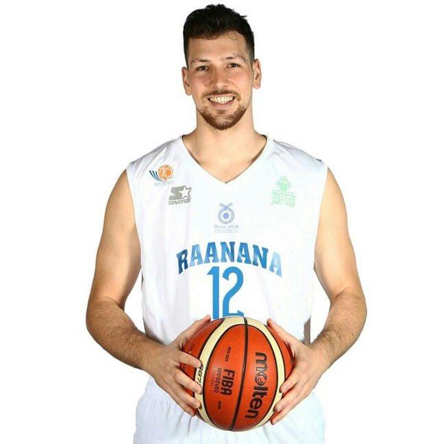 Como basquetbolista en Israel (foto: Twitter personal de Uriel Trocki) Como basquetbolista en Israel (foto: Twitter personal de Uriel Trocki)