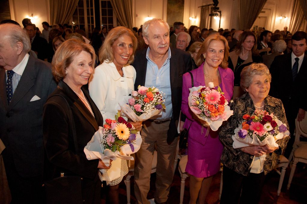 Pablo Vierci y las 5. De izquierda a derecha: Marta Canessa, Mercedes Menafra, Julia Pou y María Auxiliadora (Foto: Daniel Martínez) Pablo Vierci y las 5. De izquierda a derecha: Marta Canessa, Mercedes Menafra, Julia Pou y María Auxiliadora (Foto: Daniel Martínez)
