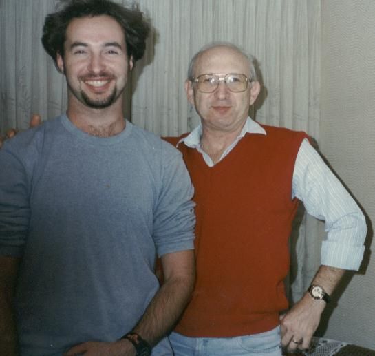 Efraim Golombek y su hijo Tzvika (z Efraim Golombek y su hijo Tzvika (z